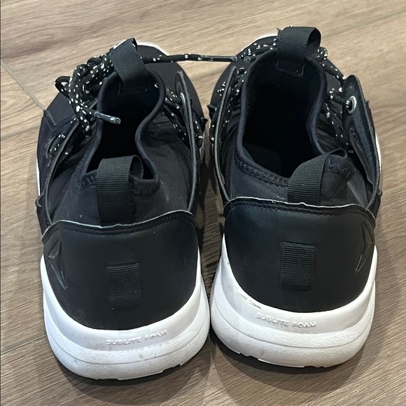 Reebok Black and White Women’s Sneakers Size 9.5 Athletic Comfy - Picture 4 of 13